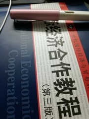 989943
