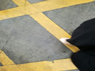 979317
