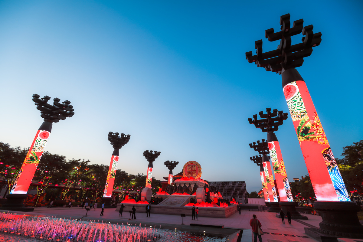 中国西安大唐不夜城尽头之一开元广场取自唐玄宗李隆基在位之开元盛世