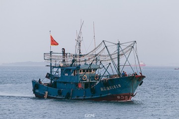 410883