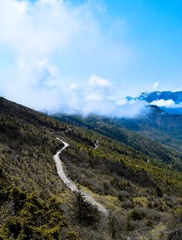 通往雪山的路