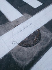 426985