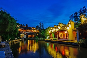 曹义训-水街夜色