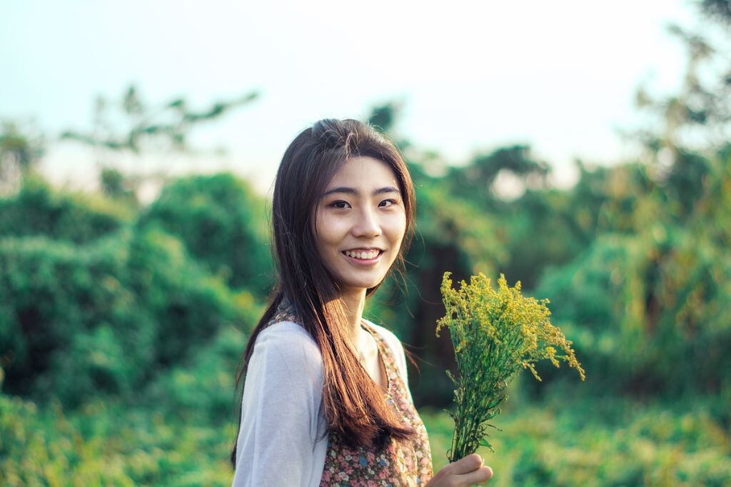 生活就是吃屎，吃不下去的被淘汰，吃下去的获得真的快乐，然后继续吃更多的屎。其实越来越喜欢健身越来越喜欢拍照其中一个原因就是这两个事情能让我逃，逃开现在不想做的事，每次做这两件事的时候绝对不会想到刚才有多不开心，有多少事还没做，有多少压力。今天事有点多，所以逃的有点多，即泡了健身房，又修了片。tomorrow is another.