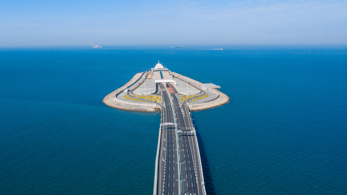 航拍港珠澳大桥香港段人工岛