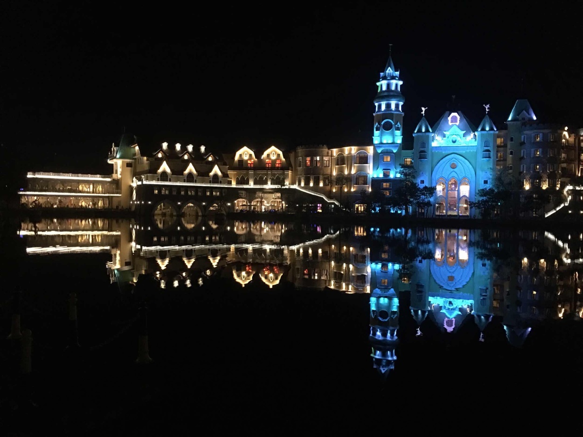 深圳东部华侨城夜景-对称