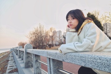 945725