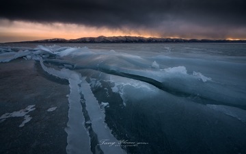 雪山与冰湖