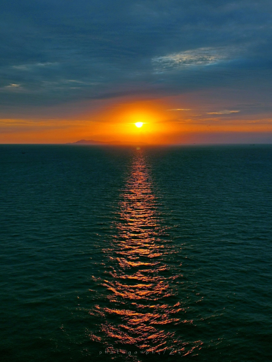 海上日出—嵊泗六井潭 - zkpool - 图虫