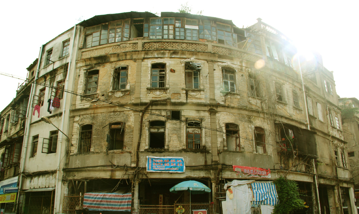 汕头小公园一带 骑楼是它的标志  见证着喧嚣与沉默