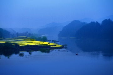 湖光花色