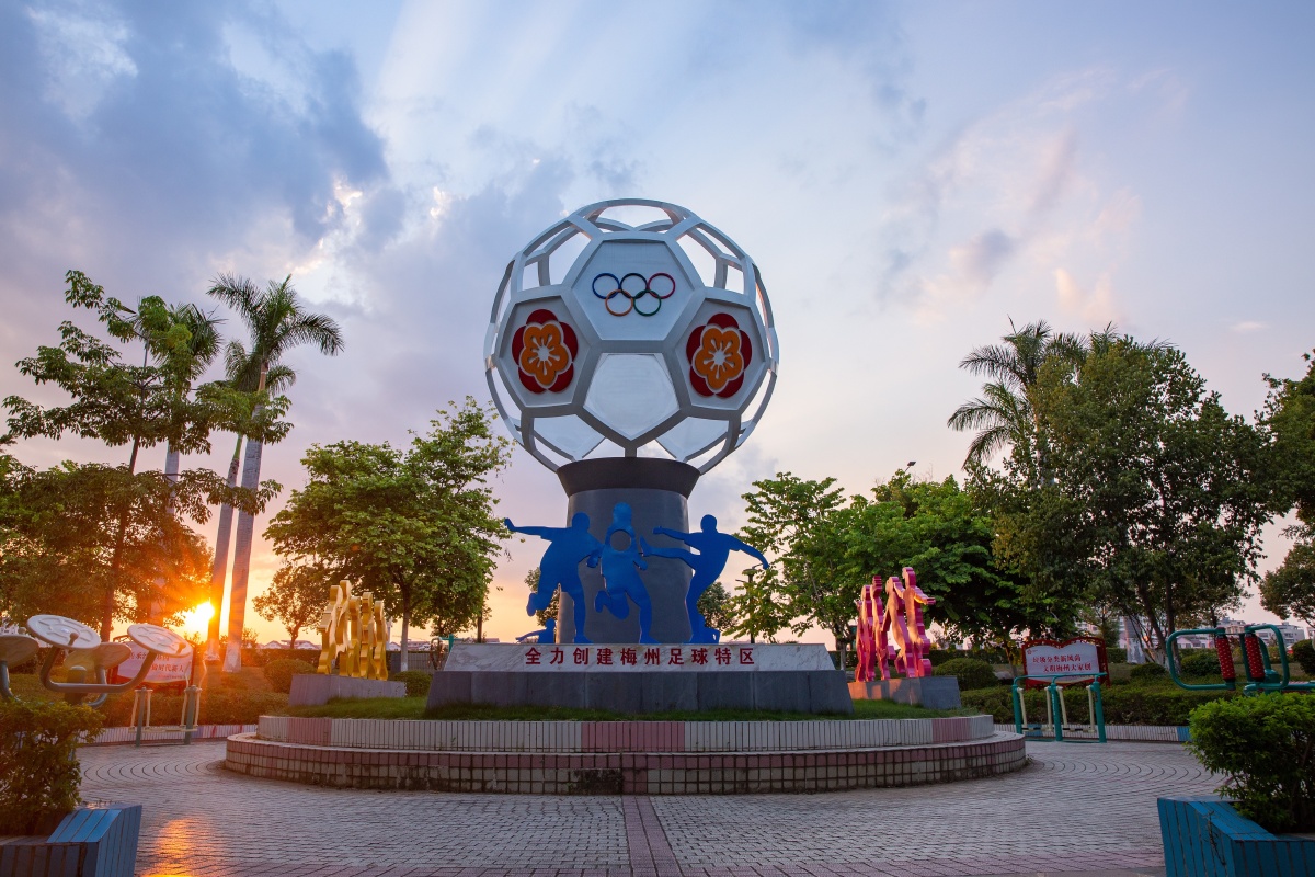 地标雕塑创建梅州足球特区