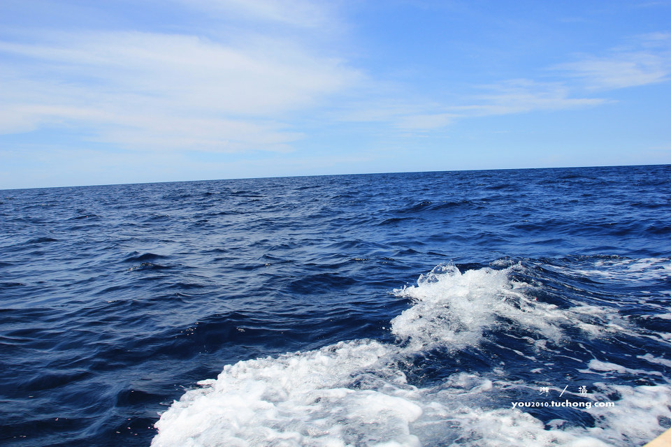 海浪日本佐渡岛.那个,我知道海平面是歪的,懒得弄了.