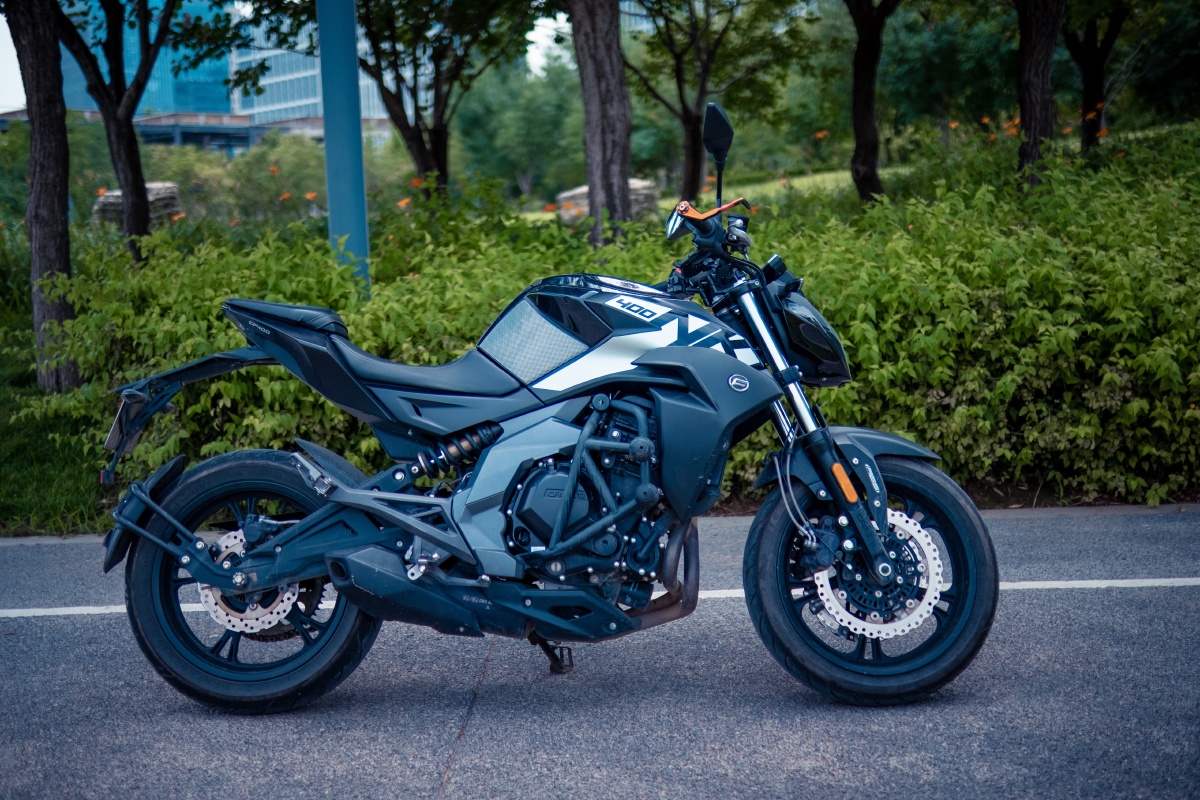 春风摩托cf400nk,摄于北龙湖公园富士xh-1 唯卓仕33mm f1.