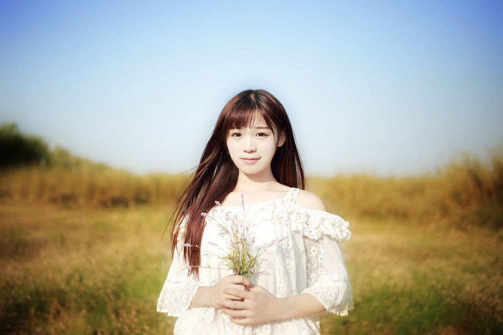 小芽，江滩、芦苇与姑娘！