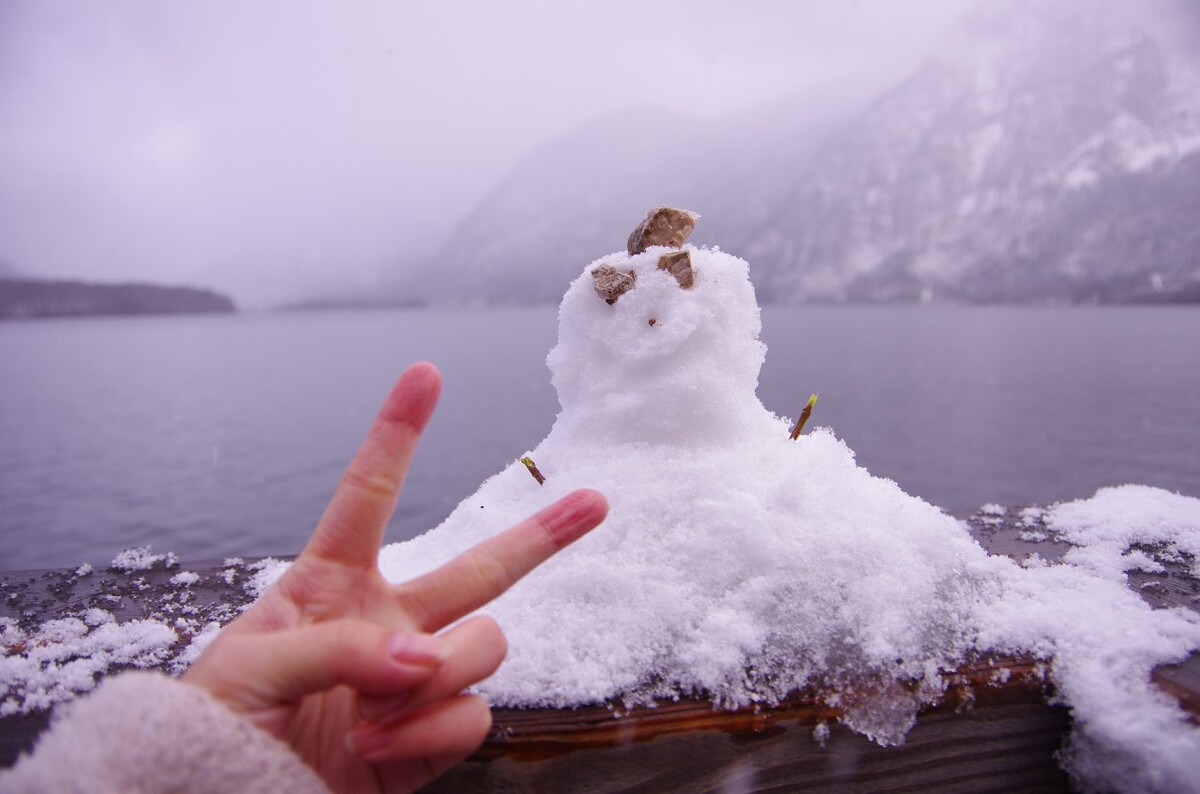 途中遇到的中国男生堆的雪人