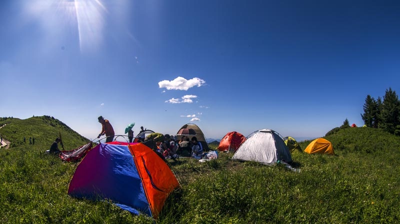 驼梁山顶驴友过夜的帐篷