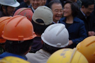 温总理始终是亲民形象