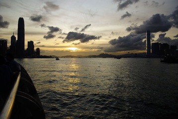 夕阳下的维港