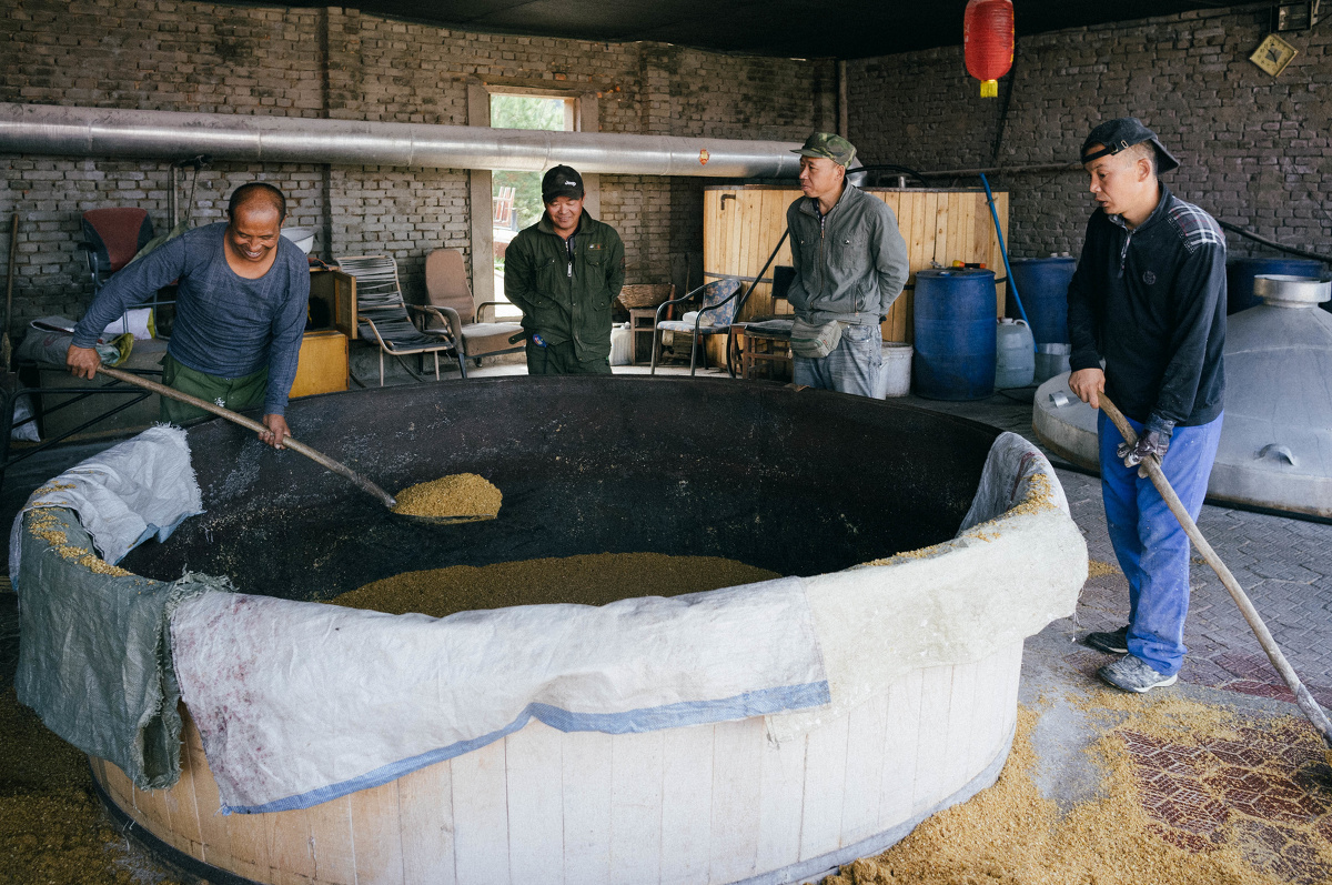 纪实酿苞米烧锅酒