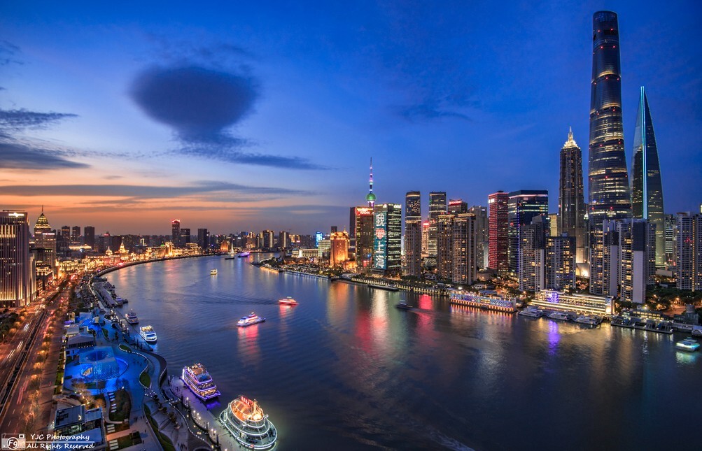 黄浦江，外滩，陆家嘴；这座城市最辉煌的一面在此展露无遗～