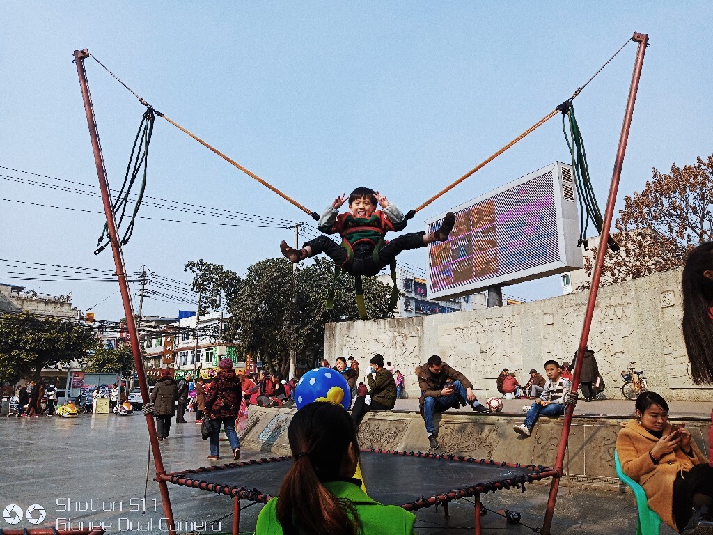 童年,任何玩耍,都很容易得到快乐和微笑