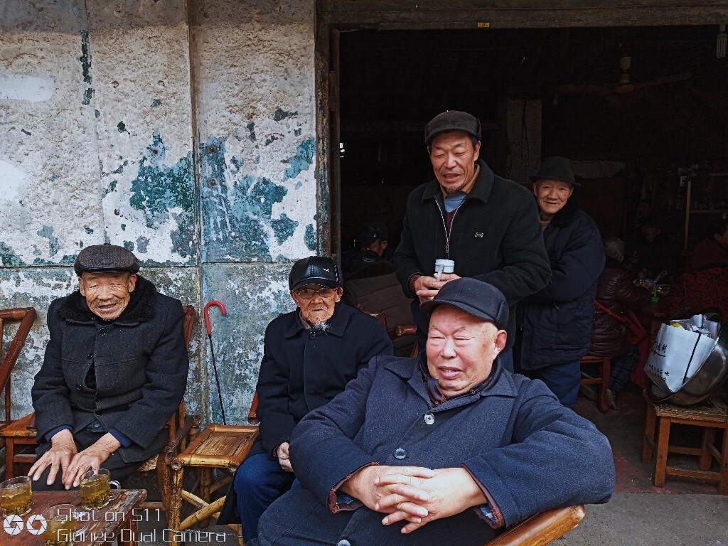 他们很乐意我拍照,当然,微笑是标配。