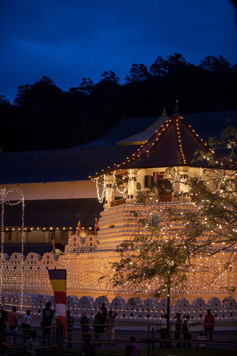 夜色中的佛牙寺，兰卡的标志性建筑