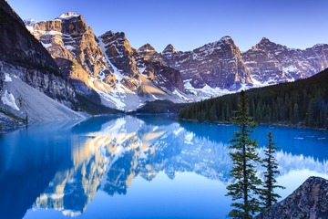 高山上的湖水－－是躺在地球表面上的一颗眼泪