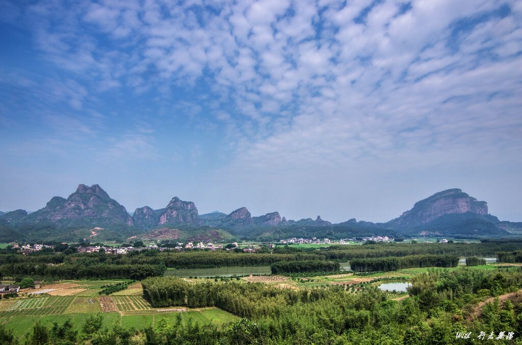 仙山下的田园