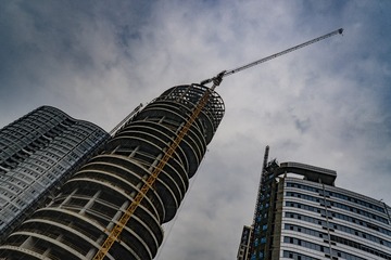 352410