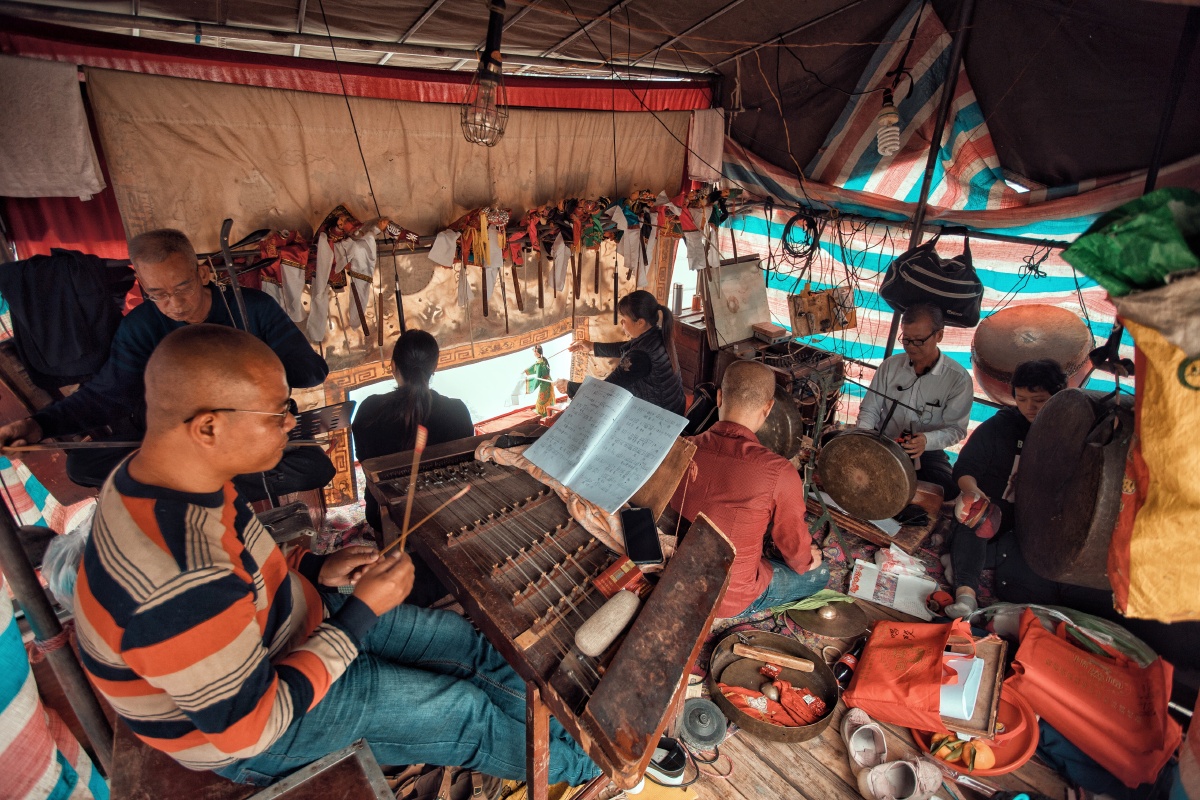 麻雀虽小五脏俱全潮州最传统的铁技木偶真人演唱演奏