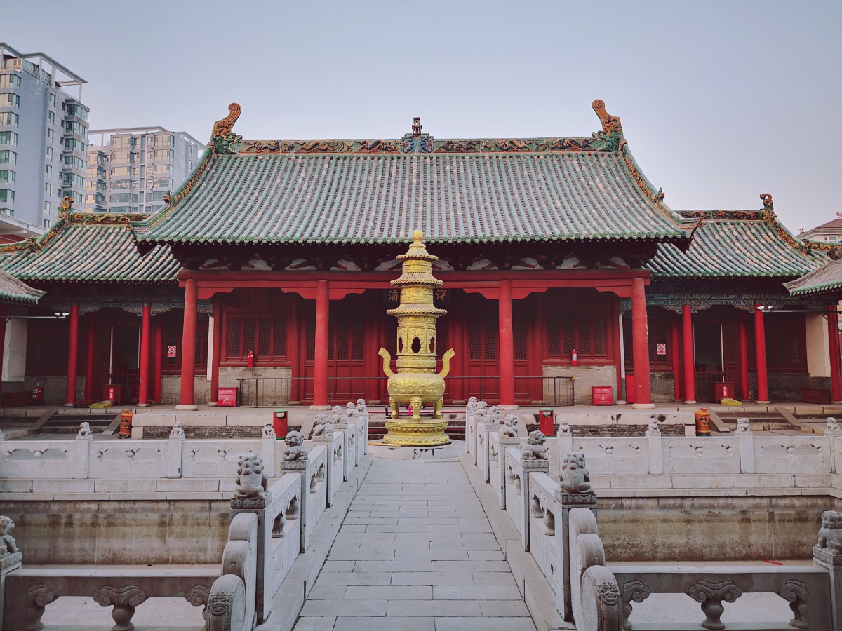 潞安府城隍庙位于山西省长治市城区.