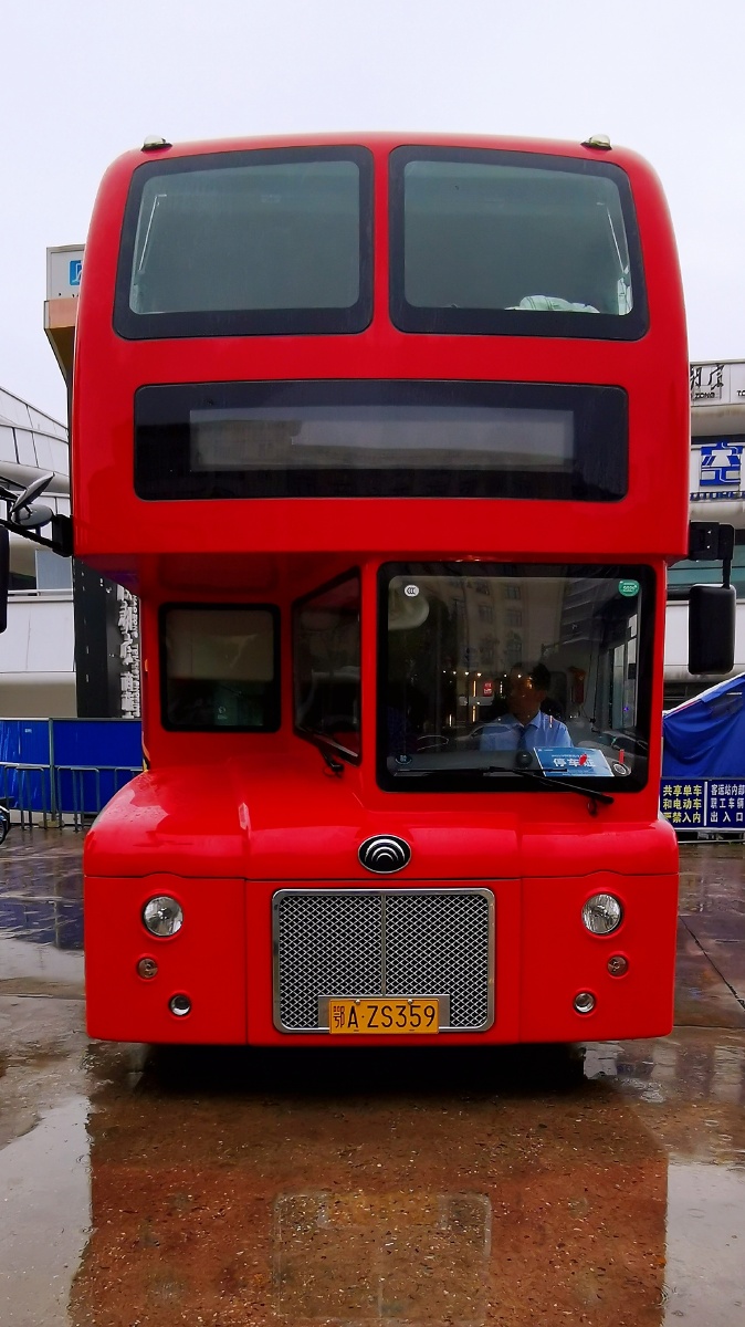 乘武汉旅游观光车看风景20210522大雨晚630登车试运行期免费手机随拍