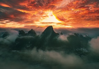 701744