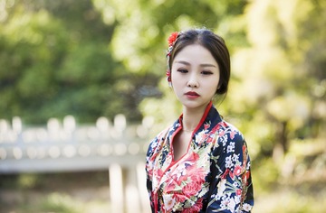 1706298