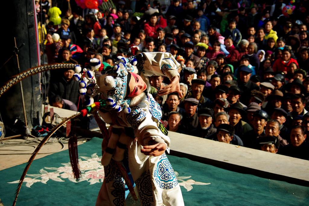 过年看大戏,乐平赣剧在演出.