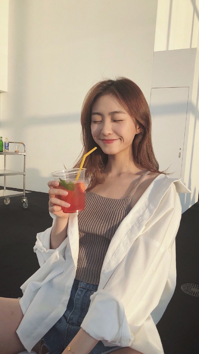 可爱女人做壁纸不错