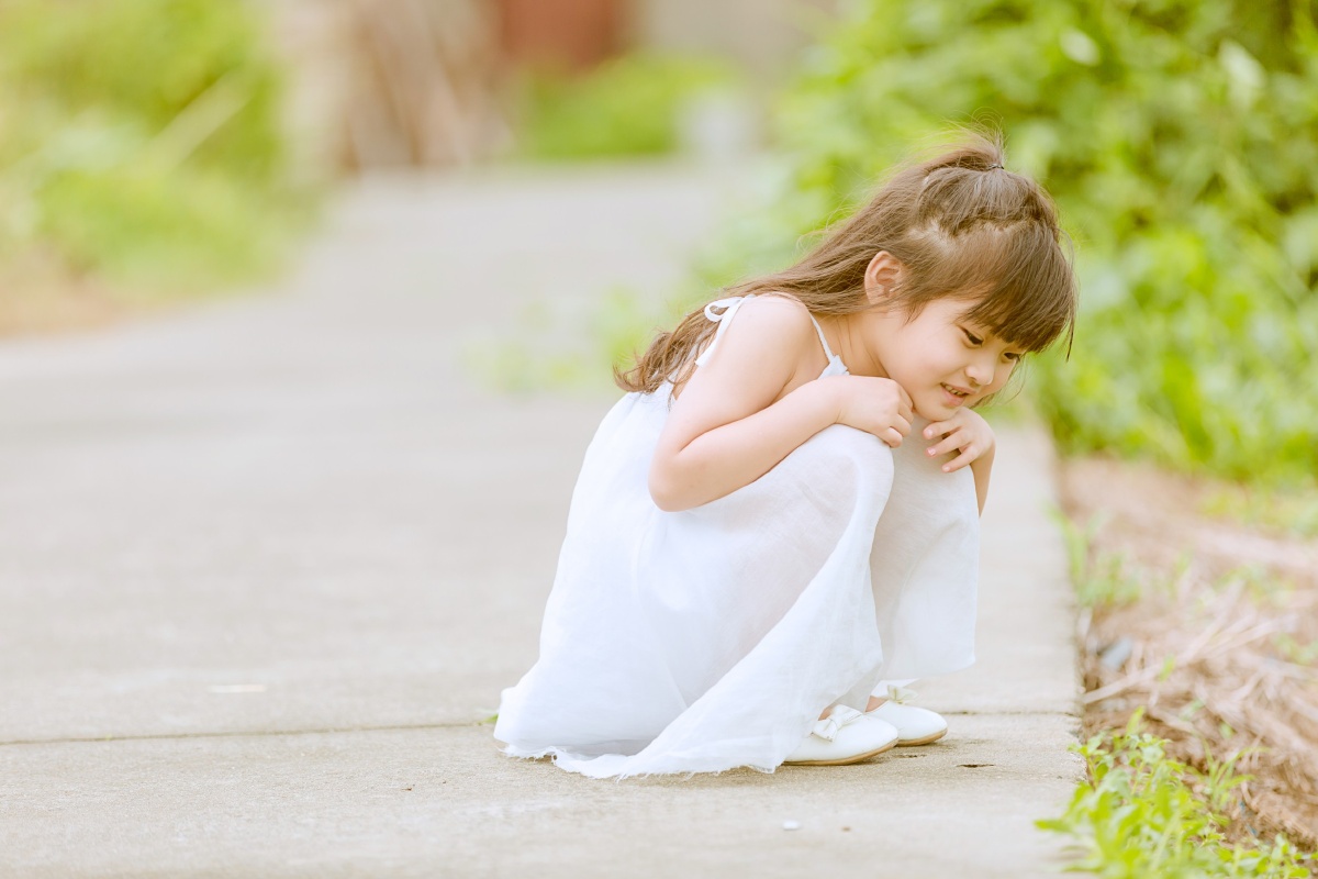 天真无邪的脸上每一个表情都是最生动的点缀