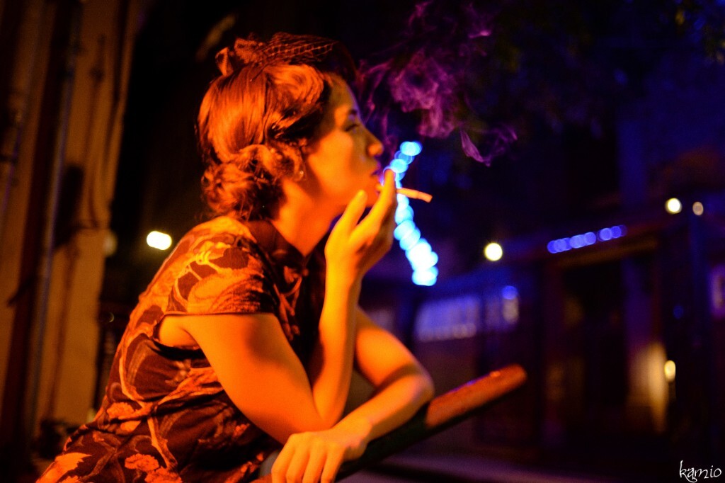那夜凌晨，我没法停止抽烟。