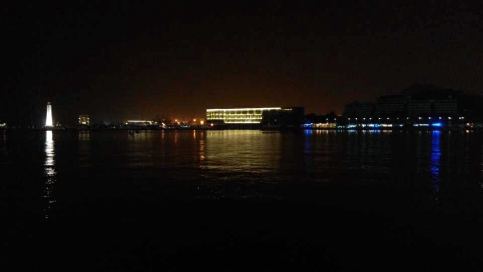 晚上海面的夜景
