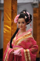 街头古装女
