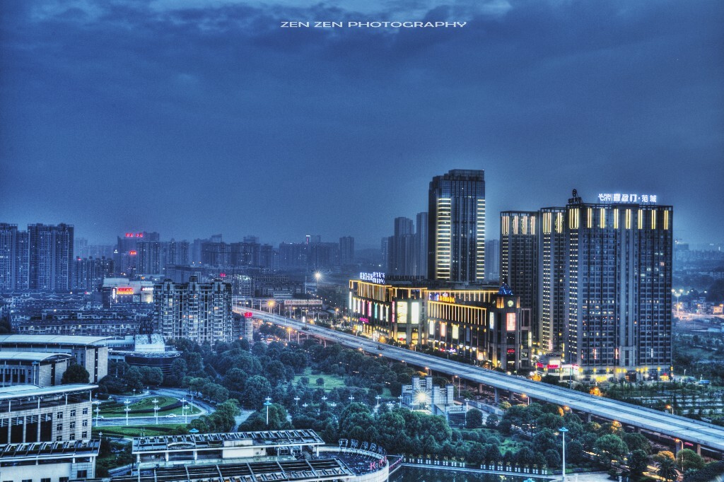 第一次玩HDR，拍的长沙万家丽高架桥。十月就通车了。