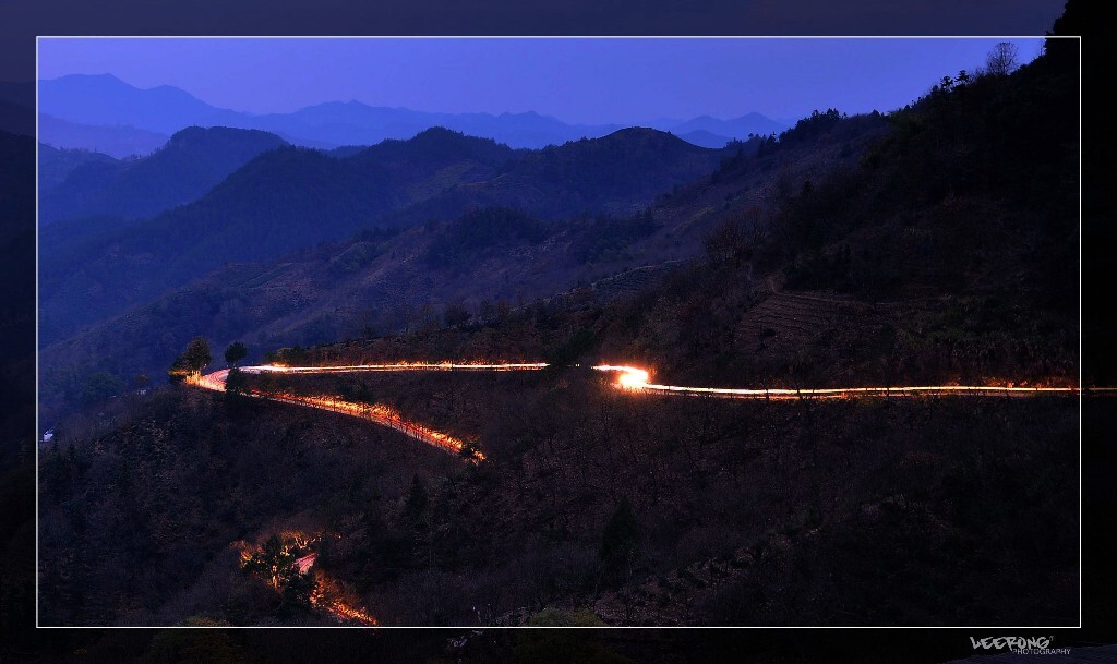 冬季的深山，0°，小路崎岖，清晨5点....
