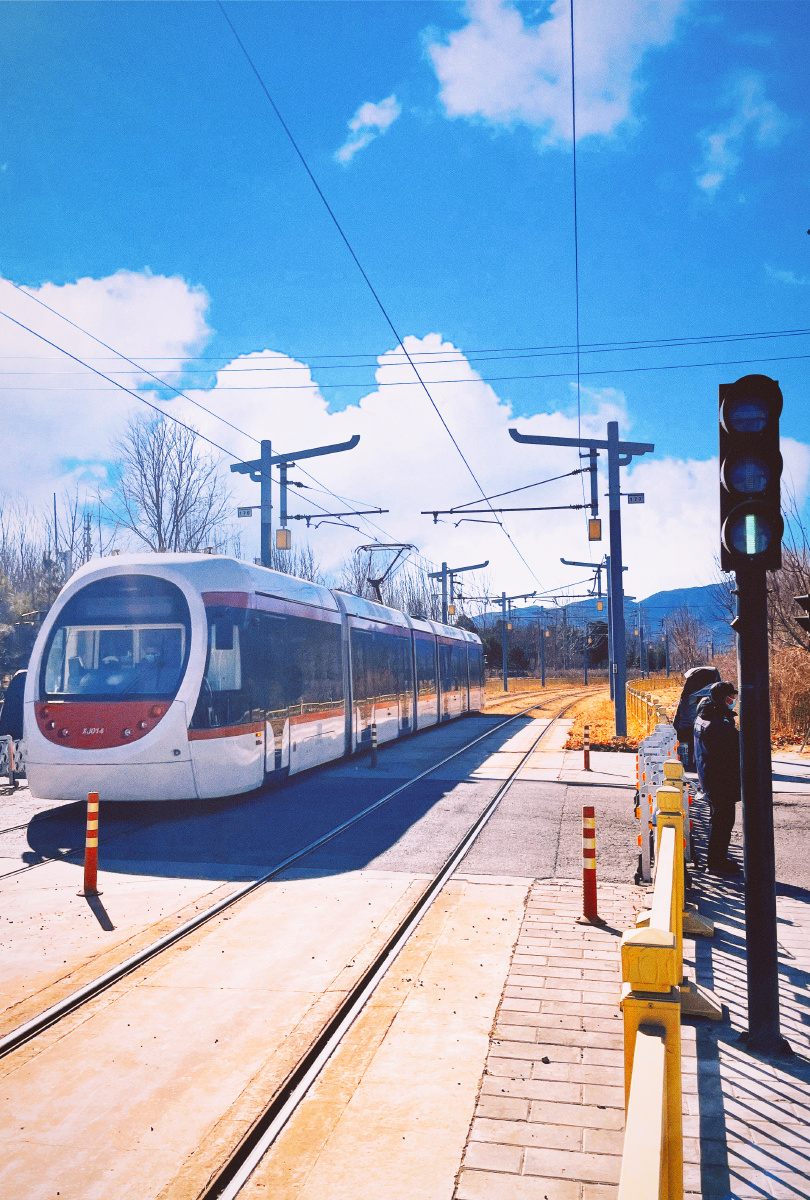 地铁西郊线沿线手机扫拍迎接春天北京最美地铁