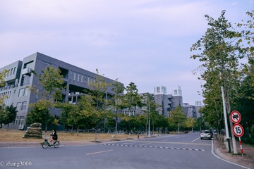 中国药科大学的一角～～既然拍校园，拍的也该是生活
