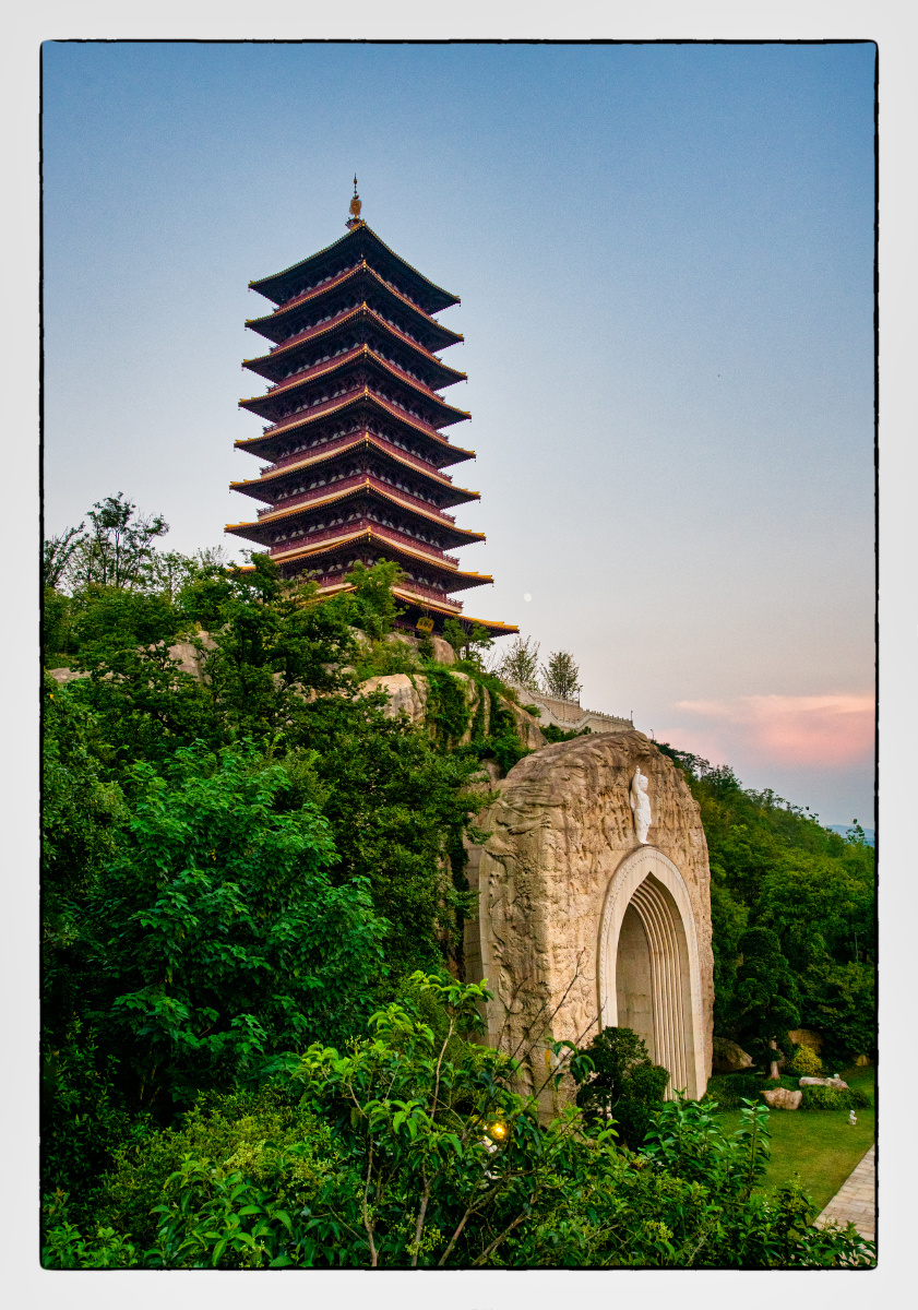 夕照佛塔南京牛首山