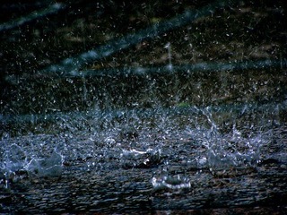雨一直下