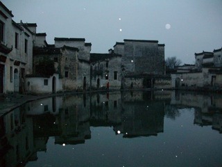 雪夜。宏村。