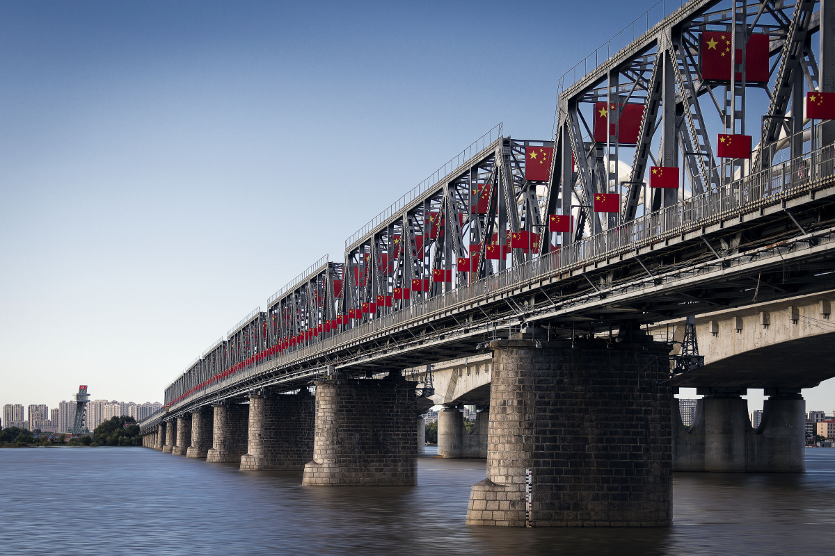 中东铁路大桥又装扮起来了